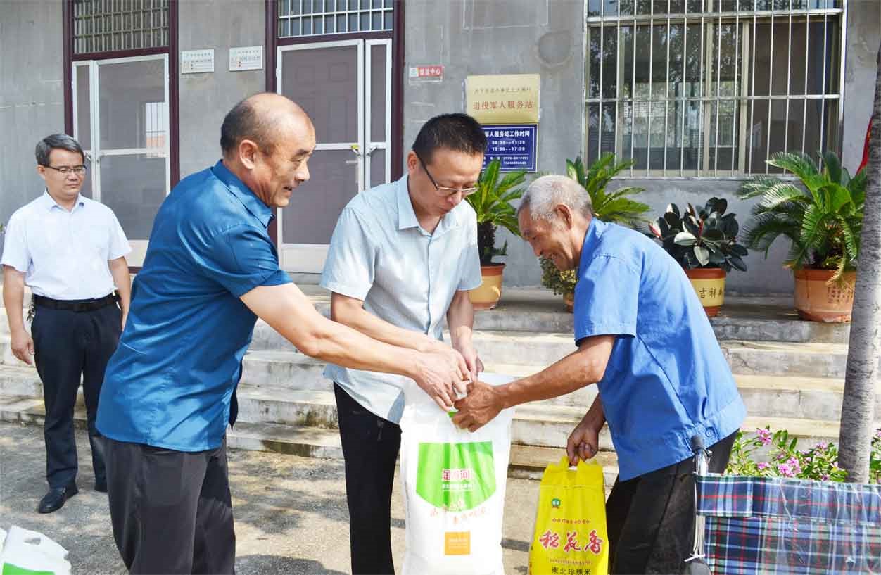 泰安圣康养老服务中心走访慰问困难老人